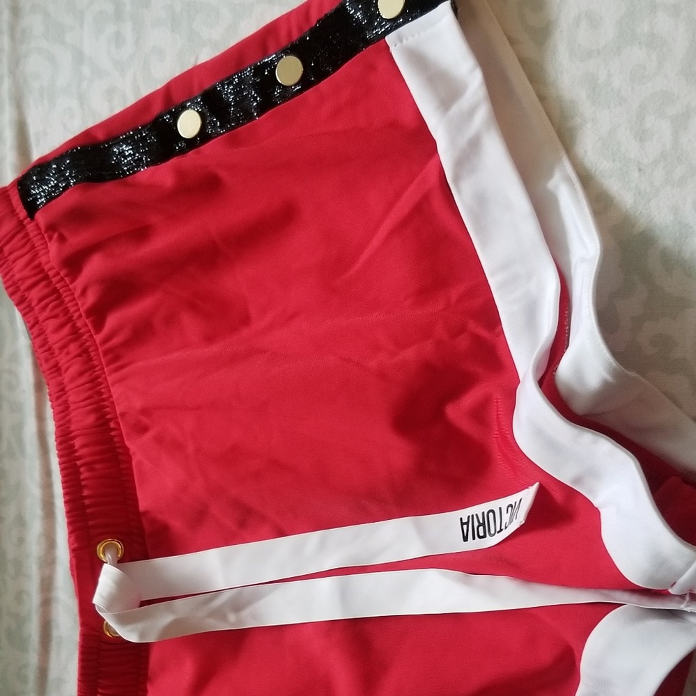 Shorts - Picture 2 of 4